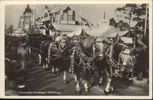 Oktoberfest Bierwagen Viererzug / Feiern und Feste /