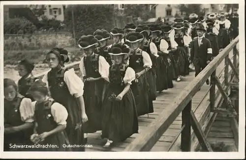 Trachten Schwarzwald Gutacherinnen Bruecke / Trachten /