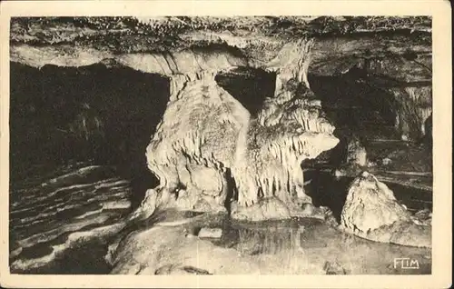 Hoehlen Caves Grottes Tropfstein Gargas / Berge /