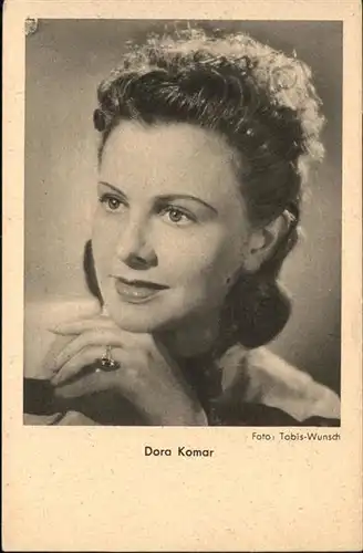 Schauspieler Dora Komar