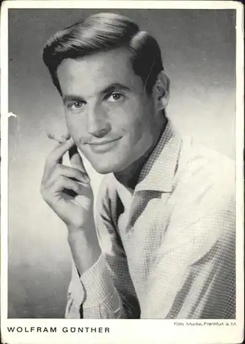 Schauspieler Wolfram Guenther Zigarette