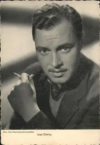 Schauspieler Ivan Desny Zigarette