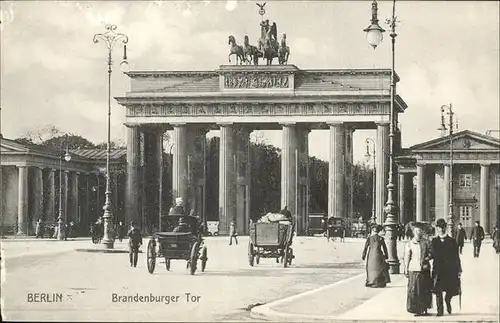 Brandenburgertor Berlin Pferdekutsche  Kat. Gebude und Architektur
