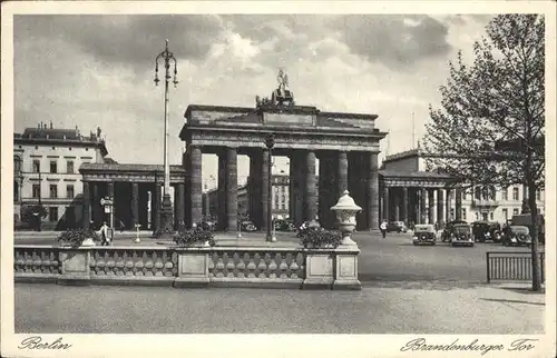Brandenburgertor Berlin Autos Kat. Gebude und Architektur