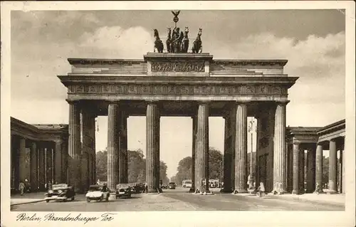 Brandenburgertor Berlin Autos Verkehr Kat. Gebude und Architektur