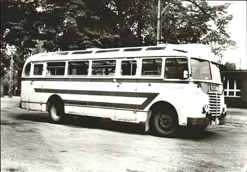 Omnibus Autobus 17 Berliner Strasse  / Autos /