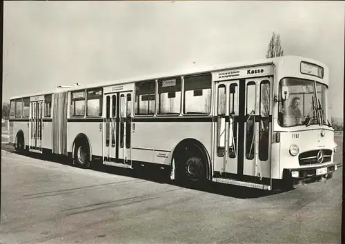 Omnibus Autobus Strassenverkehr Gelenkbus / Autos /
