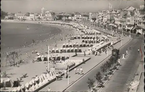 Les Sables-d Olonne la Plage le remblai / Les Sables-d Olonne /Arrond. des Sables-d Olonne