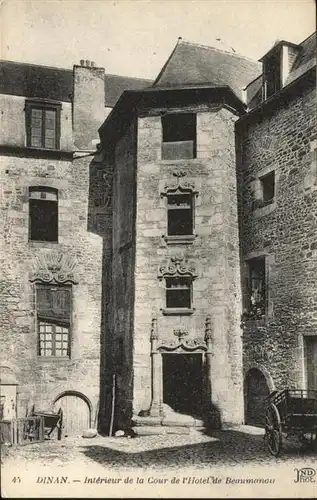 Dinan La Cour de l'Hotel de Beaumanoir / Dinan /Arrond. de Dinan