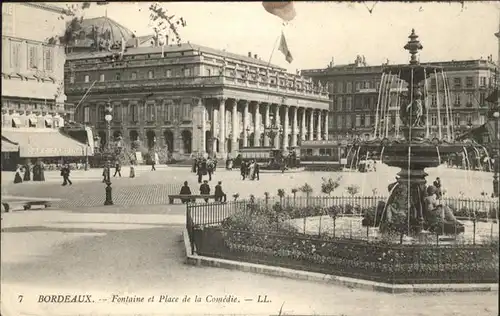 Bordeaux Fontaine Place de la Comedie / Bordeaux /Arrond. de Bordeaux