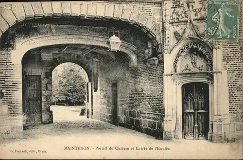 Maintenon Portail du Chateau Entree de l'Escalier / Maintenon /Arrond. de Chartres