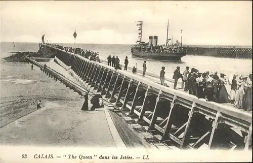 Calais The Queen dans les Jetees Schiff / Calais /Arrond. de Calais