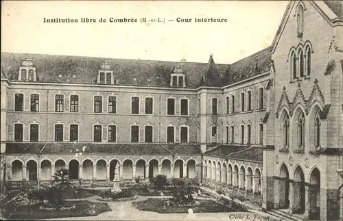 Combree Institution libre de Combree Cour interieure / Combree /Arrond. de Segre