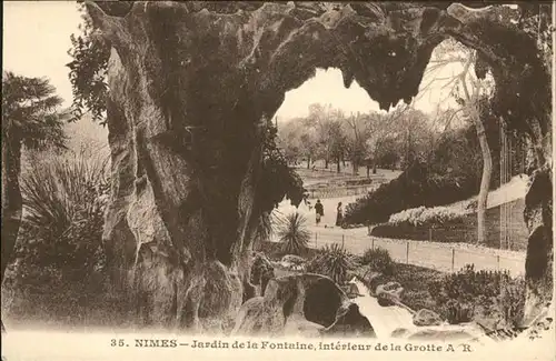 Nimes Jardin de la Fontaine Grotte