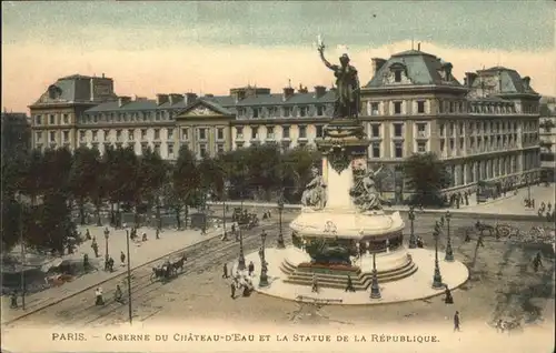 Paris Caserne Chateau Statue de la Republique Kutsche 