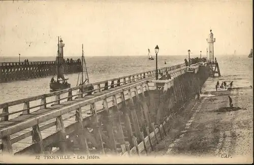 Trouville-sur-Mer Les Jetees Schiff