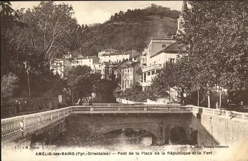 Amelie-les-Bains-Palalda Pont Place Republique et le Fort