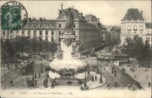 Paris Place Repubique Kutsche Strassenbahn 