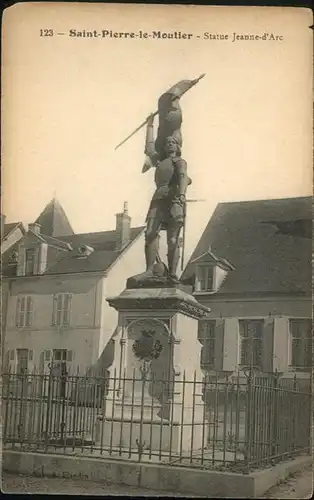 Saint-Pierre-le-Moutier Statue Jeanne d'Are