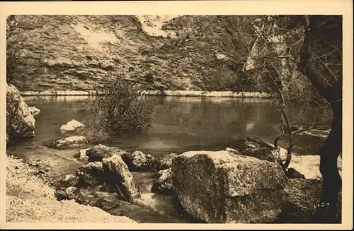 Fontaine-de-Vaucluse Fontaine / Fontaine-de-Vaucluse /Arrond. d Avignon