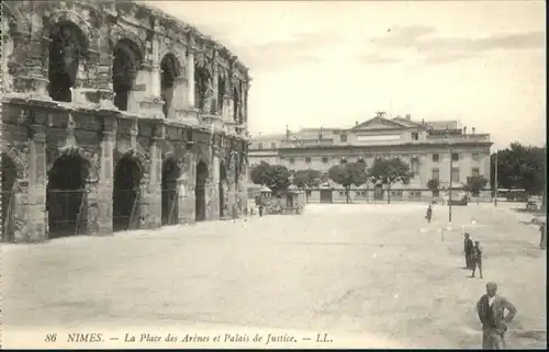 Nimes Nimes Place Arenes Palais Justice * / Nimes /Arrond. de Nimes