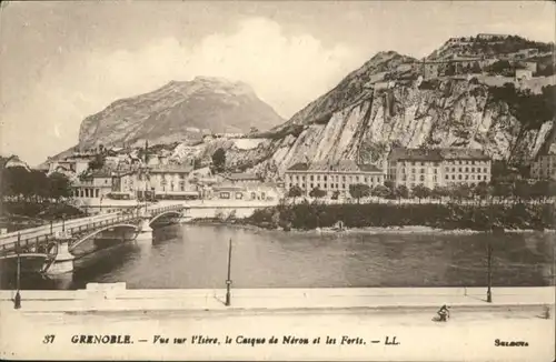 Grenoble Grenoble Isere Casque Neron Feris * / Grenoble /Arrond. de Grenoble