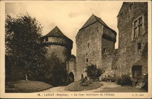 Lassay-les-Chateaux Lassay-les-Chateaux Cour Interieure Chauteau * / Lassay-les-Chateaux /Arrond. de Mayenne