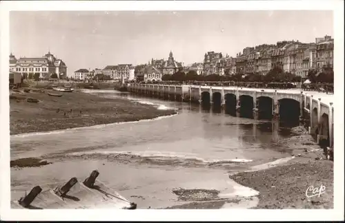 Trouville-sur-Mer Trouville-sur-Mer Plage * / Trouville-sur-Mer /Arrond. de Lisieux