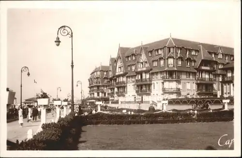 Trouville-sur-Mer Trouville-sur-Mer Plage Maison Normandes Jardin Casino * / Trouville-sur-Mer /Arrond. de Lisieux