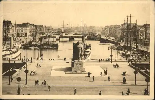 Le Havre Le Havre Bassin Commerce Monument Morts * / Le Havre /Arrond. du Havre