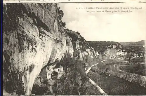 Les Eyzies-de-Tayac-Sireuil Les Eyzies-de-Tayac-Sireuil Laugerie Basse et Haute prise du Grand Roc * / Les Eyzies-de-Tayac-Sireuil /Arrond. de Sarlat-la-Caneda