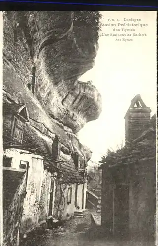 Les Eyzies-de-Tayac-Sireuil Les Eyzies-de-Tayac-Sireuil Une Rue sous les Rochers  * / Les Eyzies-de-Tayac-Sireuil /Arrond. de Sarlat-la-Caneda