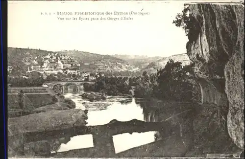 Les Eyzies-de-Tayac-Sireuil Les Eyzies-de-Tayac-Sireuil Vue les Eyzies prise des Gorges Enfer * / Les Eyzies-de-Tayac-Sireuil /Arrond. de Sarlat-la-Caneda