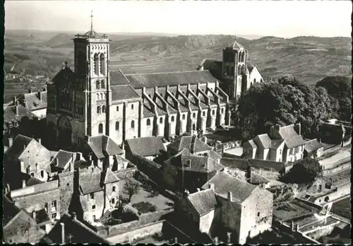 Vezelay Vezelay Fliegeraufnahme La Basilique * / Vezelay /Arrond. d Avallon