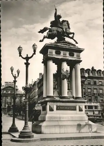 Clermont-Ferrand Clermont-Ferrand Place de Jaude Statue de Vercingetorix * / Clermont-Ferrand /Arrond. de Clermont-Ferrand