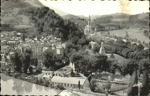 kk12120 Lourdes Hautes Pyrenees La Basilique et les Chutes du Gave Kategorie. Lourdes Alte Ansichtskarten
