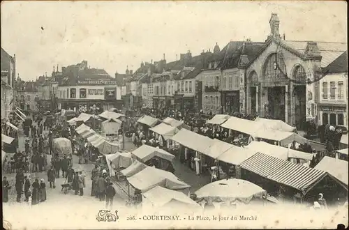 kk12714 Courtenay Loiret La Place jour du Marche Kategorie. Courtenay Alte Ansichtskarten