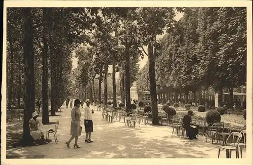 Vichy Allier Une allee du Parc des Sources