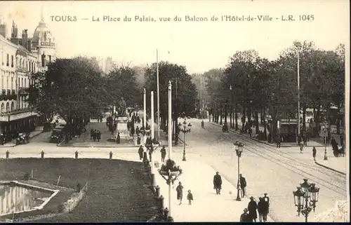 Tours la Place du Palais *