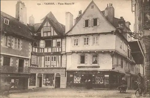 Vannes Place Henri *