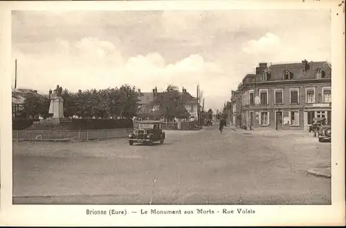 Brionne le Monument aux Morts Rue Volais *