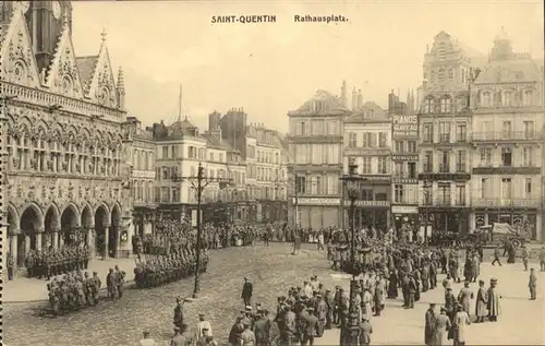 Saint-Quentin Rathausplatz Soldaten *