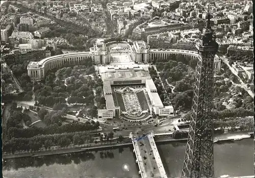 Paris Fliegeraufnahme Bruecke Palais Chaillot x