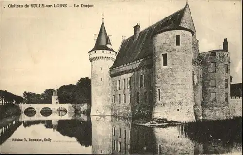 Le Donjon Chateau de Sully sur Loire / Le Donjon /Arrond. de Vichy