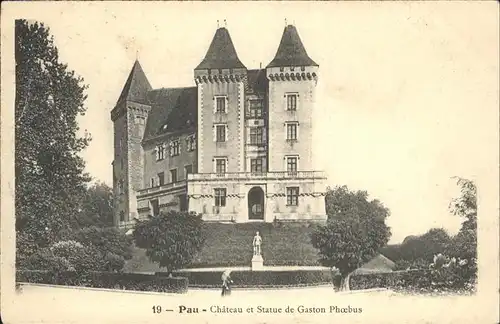 Pau Chateau et Statue de Gaston Phoebus / Pau /Arrond. de Pau