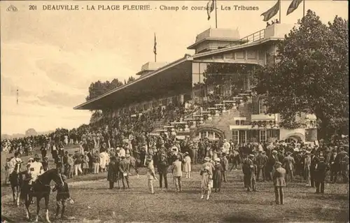 Deauville-Plage-Fleurie Champ de couses Les Tribunes *