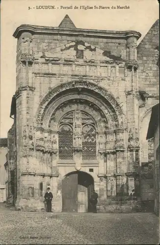 Loudun Portail de l'Eglise Saint-Pierre du Marche *