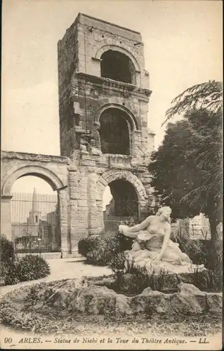 Arles Bouches-du-Rhone Arles Statue de Niobe la Tour du Theatre Antique * / Arles /Arrond. d Arles