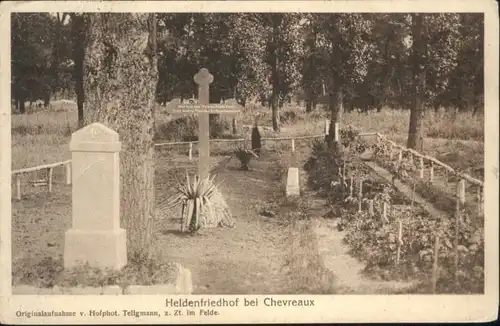 Chevreaux Heldenfriedhof x