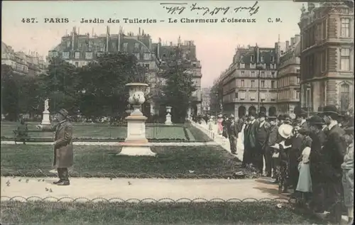 Paris Jardin des Tuilleries le Charmeur d'oiseaux x